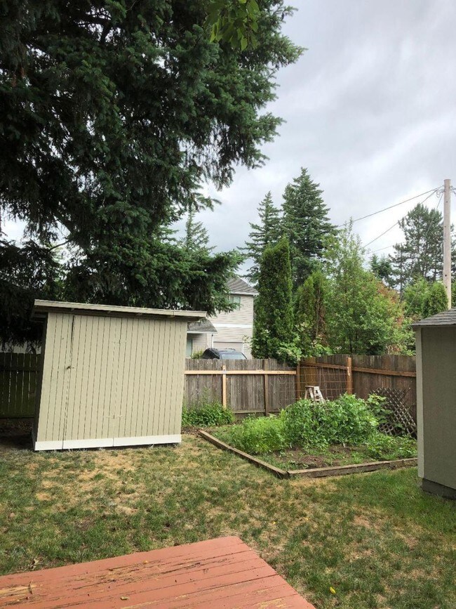 Building Photo - 534 NE 160th Ave