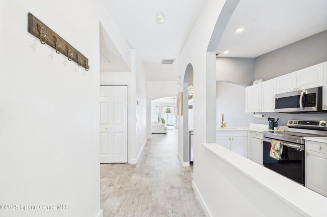 Building Photo - 1010 Luminary Cir
