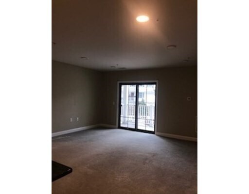 Building Photo - 4 Mayflower Ave