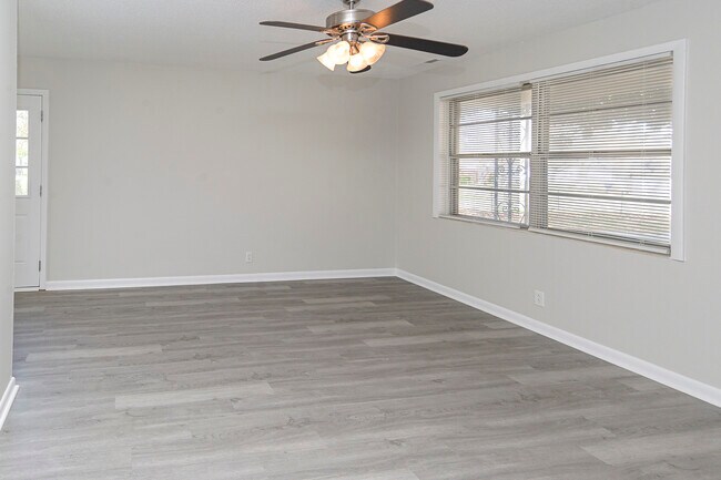 Foto del edificio - 156 Macon Rd