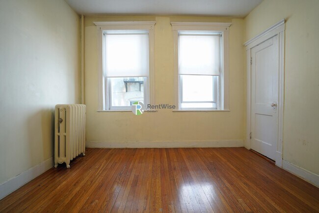 Photo - 159 Kelton St Apartment