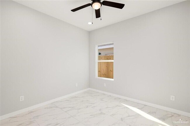 Foto del edificio - 1025 N Woodson Ave