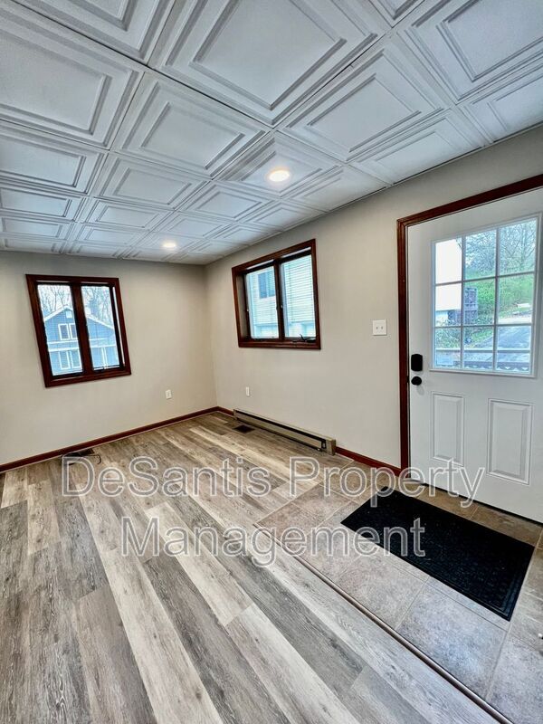 Foto del edificio - 4499 Mt Royal Blvd