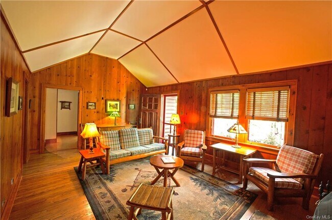 Foto del edificio - 77 Lake Dr