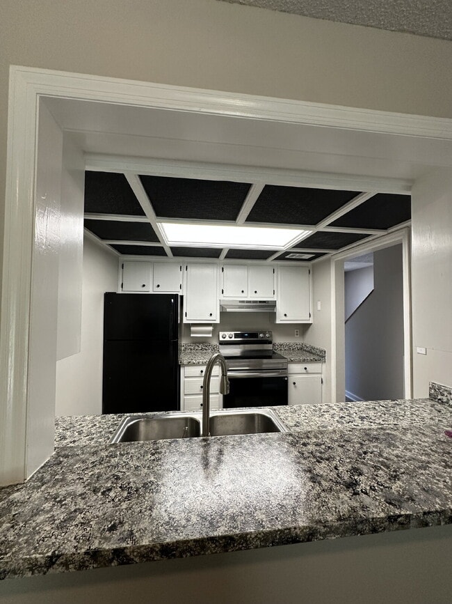 Building Photo - Charming 2 Bed 1.5 Bath!