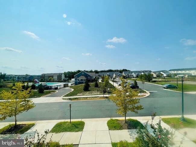Building Photo - 419 Foxglove Way