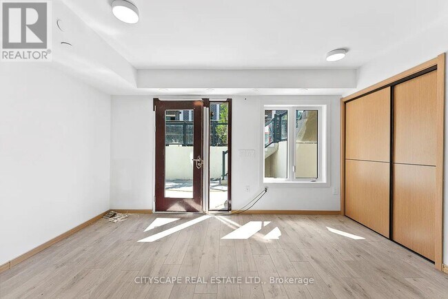 Photo du bâtiment - 3423-C13423 Sheppard Ave E