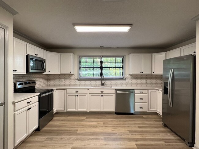 Building Photo - 185 Hickory Tree Ln