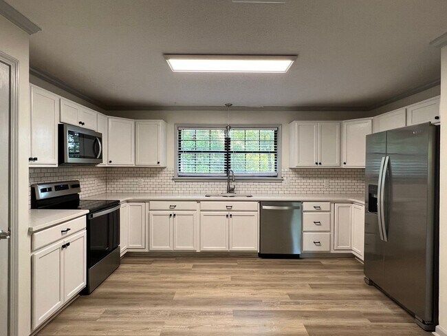 Foto del edificio - 185 Hickory Tree Ln