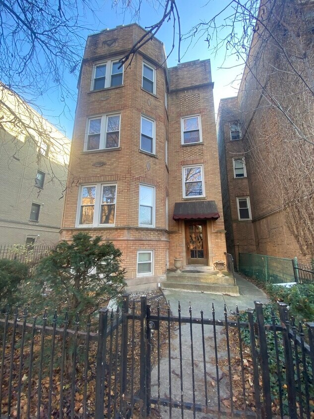 Primary Photo - 2115 W Arthur Ave