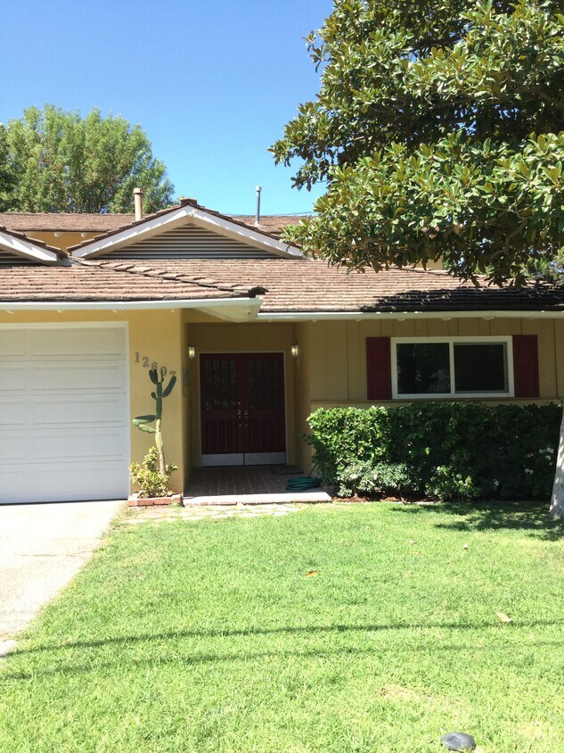 Primary Photo - 12607 Kling St