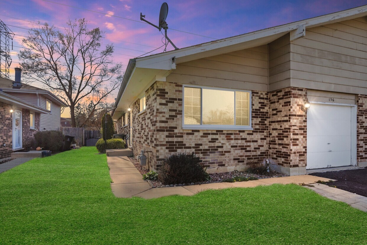 156 Paramount Dr, Wood Dale, IL 60191 Townhome Rentals in Wood Dale IL