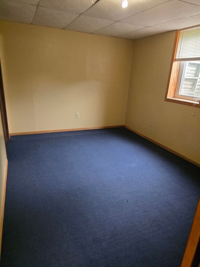 Building Photo - 815 S Boxelder-