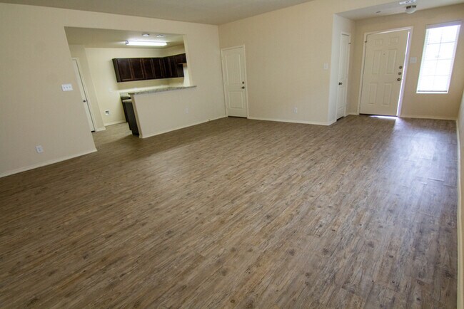 Foto del edificio - Oakwood Forest - 2053 Oakwood Forest Drive...