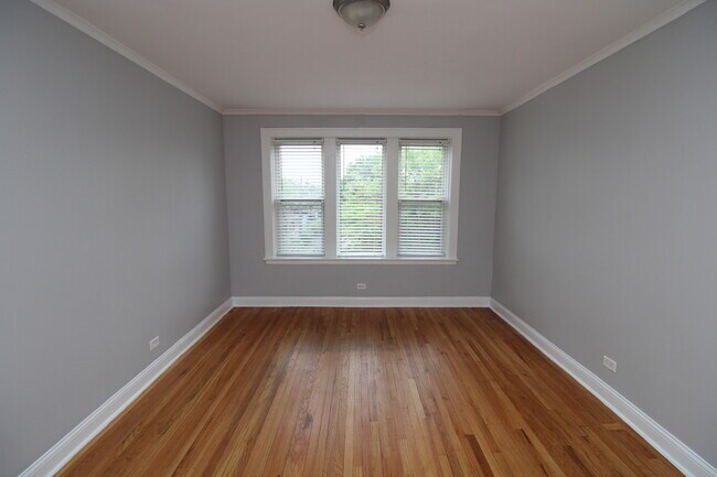 Building Photo - 3015 W Armitage Ave