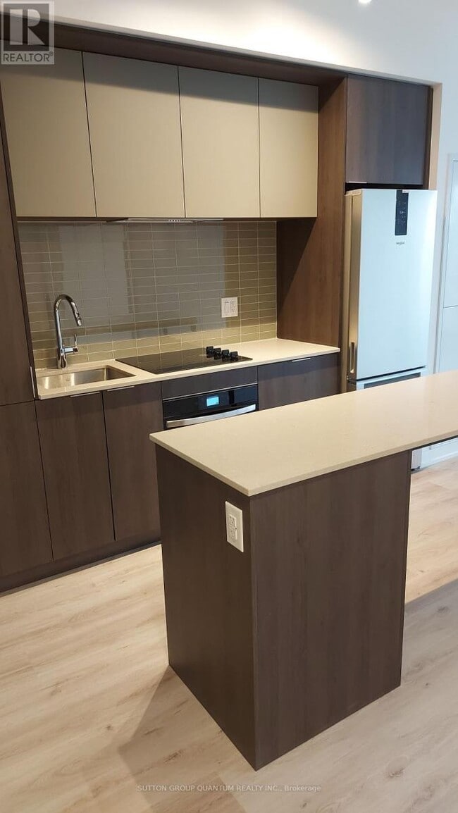 Photo du bâtiment - 395 Square One Dr