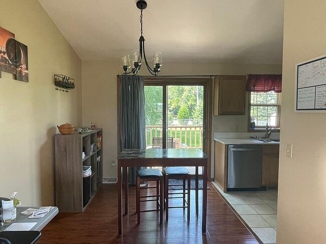 Foto del edificio - 6921 Village Park Dr