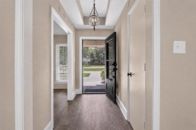 Building Photo - 1400 Emerald Cir