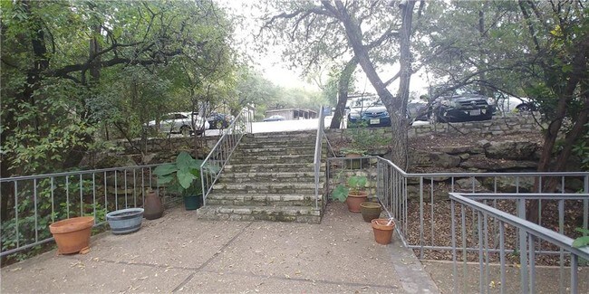 Building Photo - 8200 Neely Dr