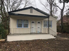 Building Photo - 1819 English St