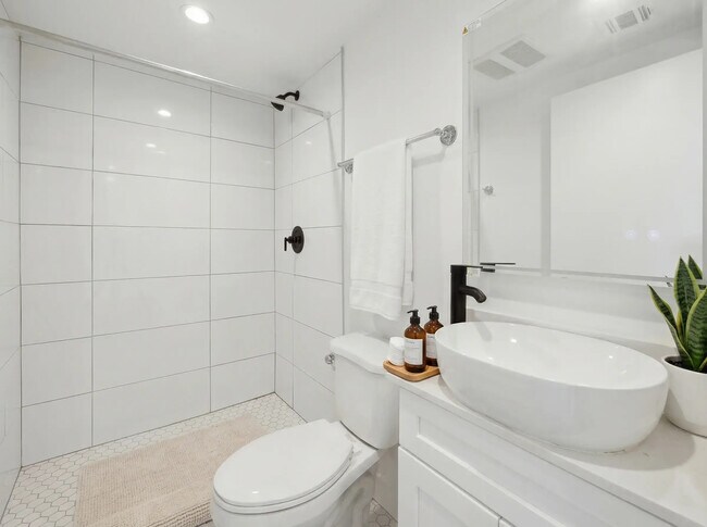 Foto del edificio - 1326 W 35th Pl