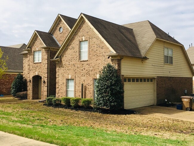 Photo - Beautiful 4br Lakeland home with a HUGE bonus room! Over 3300 sq ft! Pets are owner's approval, f...