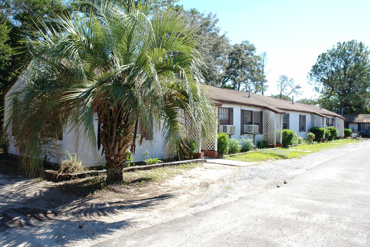 Primary Photo - 305 Lewis St