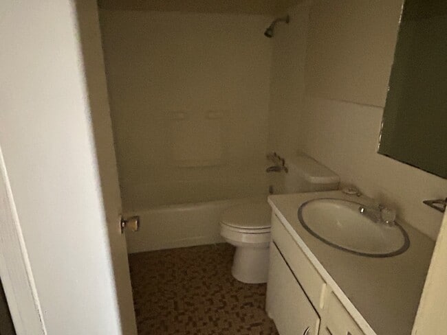 Foto del edificio - 1900 W 9th St