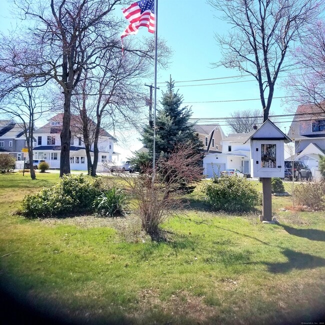 Foto del edificio - 10 Mills Ave