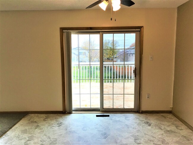 Building Photo - 9283 Oriole Ln