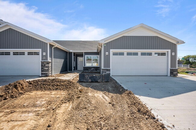 Building Photo - The Villas at Brookview