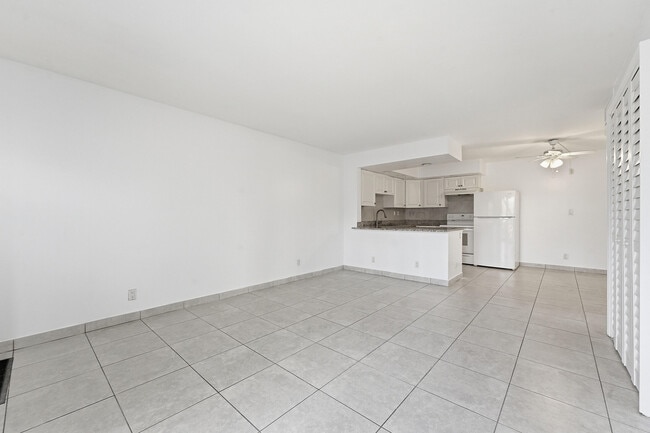 Building Photo - 2671 Riverside Dr
