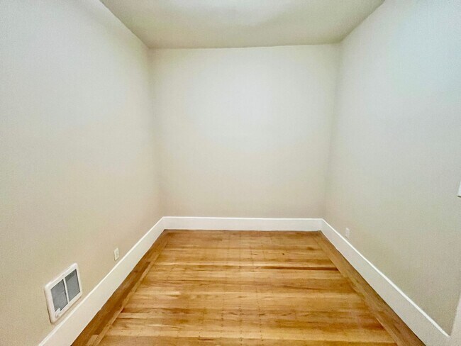 Foto del edificio - 530 Shrader St