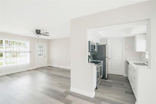 Building Photo - 2925 NW 69th Ave
