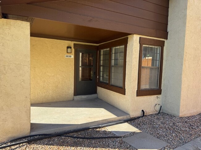 Building Photo - Live in the Timbers