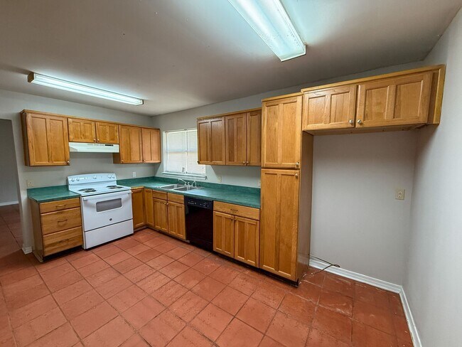 Foto del edificio - 3 bedroom 1.5 bath home with bonus room av...