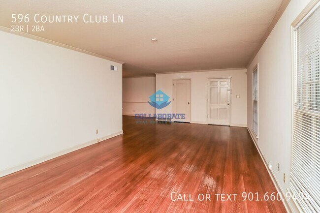 Foto del edificio - 596 Country Club Ln