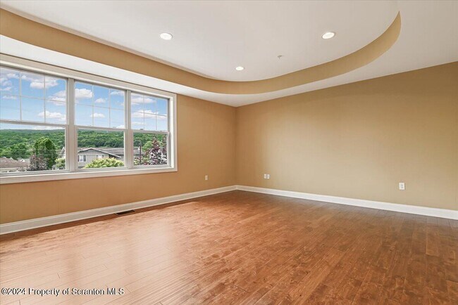 Building Photo - 11 Maple Leaf Dr
