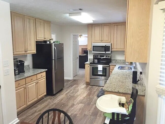 Foto del edificio - Available Soon!