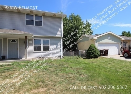 Building Photo - 924 W Belmont-