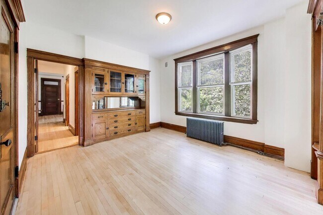 Foto del edificio - 858 N Wolcott Ave