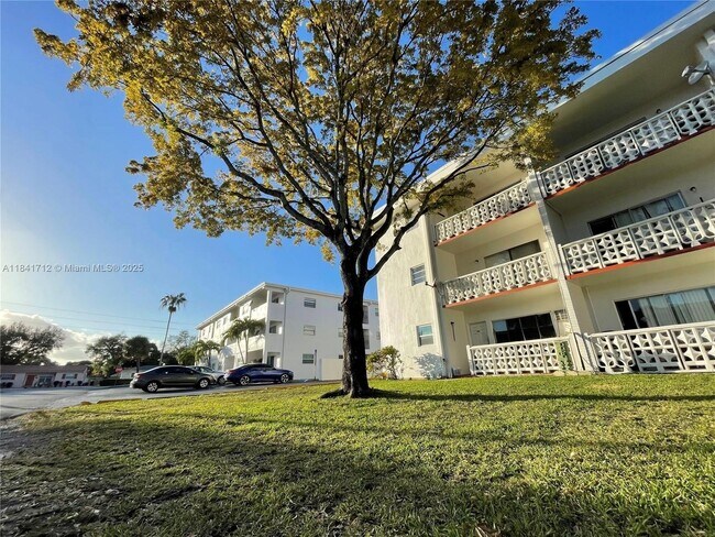 Foto del edificio - 17001 NE 9th Ave