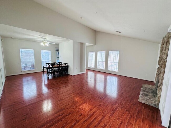 Foto del edificio - 9523 Stroud Dr