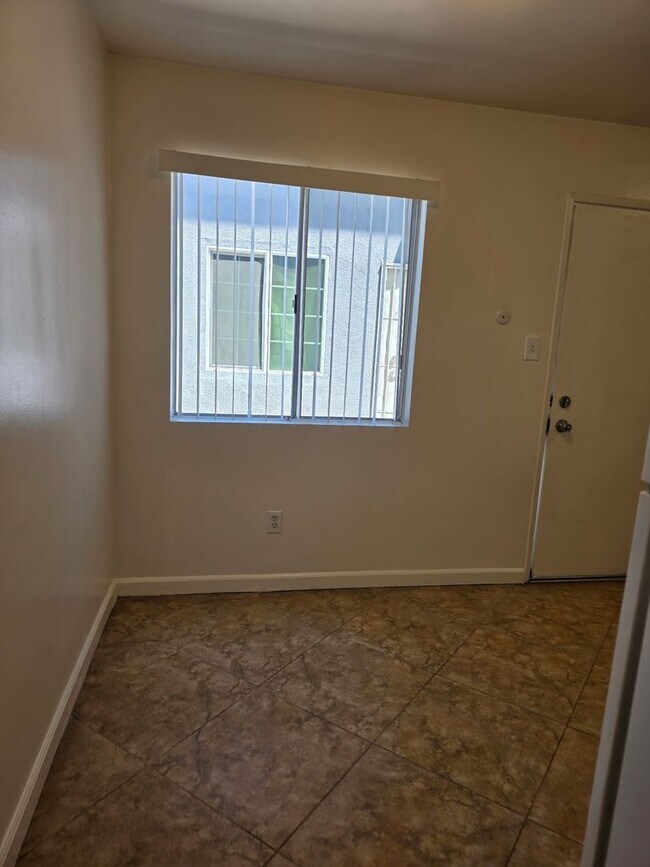 Foto del edificio - 1096p-092.1-RB-4124 Parker Ave.