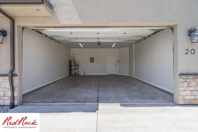 Building Photo - Gorgeous 3 Bedroom Townhome in Washington!