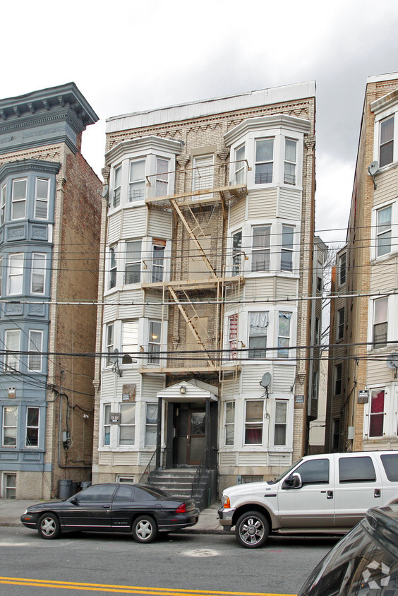 Primary Photo - 121 Ludlow St