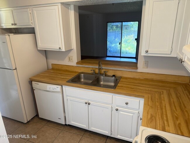 Foto del edificio - 1210 Whitlock Ave