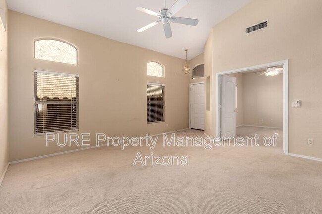 Building Photo - 10652 W Coronado Rd