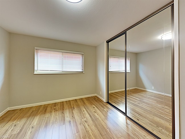 Building Photo - 2 br, 1 bath  - 355 Staten Ave Apt 302
