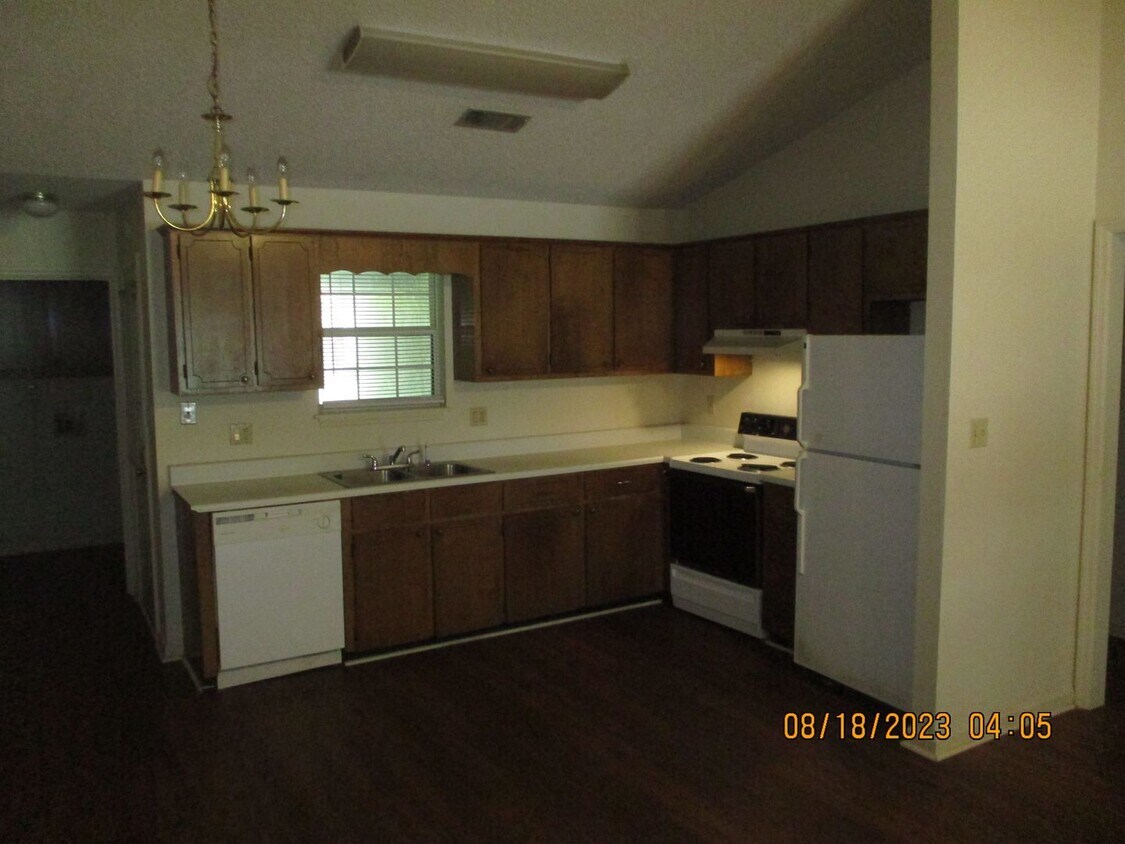 Building Photo - Gala, 105-B